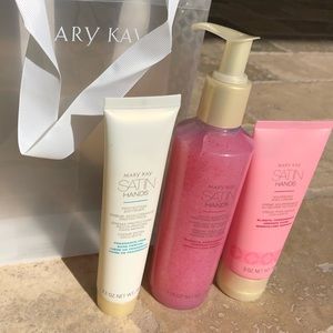 Vacation Sale 🌴 Pomegranate Satin Hands Pampering